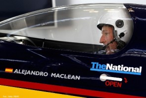 Alejandro MacLean fallece en un accidente de aviación.