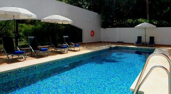 piscina club premium hotel barcelo marbella