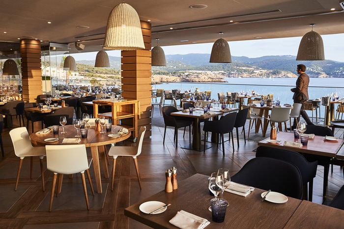 Gastronomía y paisaje forman un maridaje memorable en The View, el destino gastronómico insignia del resort.