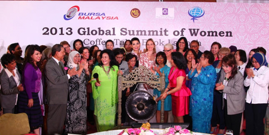 Cumbre Global de Mujeres 2013. Irene Natividad Presidenta y las delegadas de la Cumbre Global de Mujeres 2013 en la Bursa Malaysia Stock Exchange.