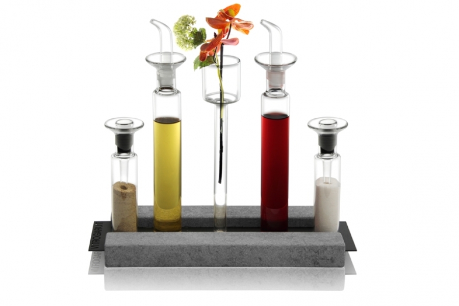 Tablet: conjunto de aceitera, vinagrera y especieros en vidrio soplado