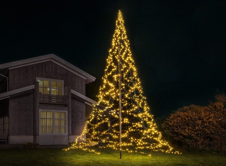 Árbol de Navidad sobre mástil con iluminación Árbol de Navidad sobre mástil con iluminación