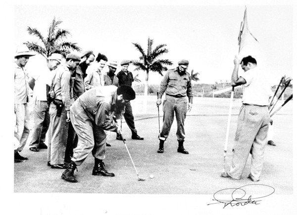 Fidel castro jugando al golf