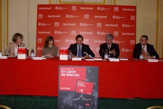 De izquierda a derecha: Pilar Cernuda, periodista; Helena López-Casares, editora de LID; Gonzalo Brujó, coeditor de la obra; Miguel Otero, director general de FMRE; y, Joseph Francesc Valls, coautor de la obra.