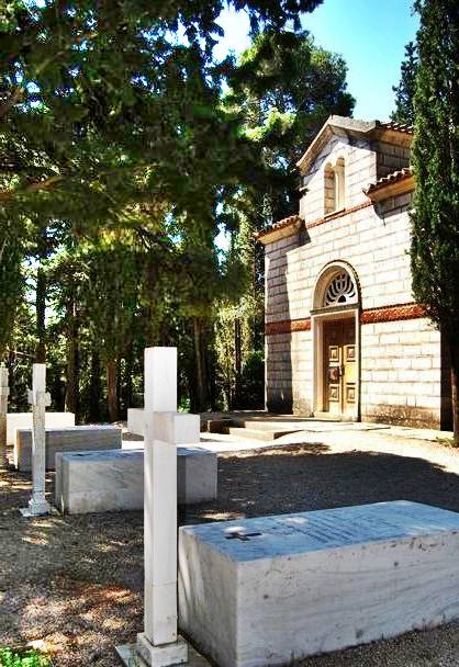 cementerio tatoi