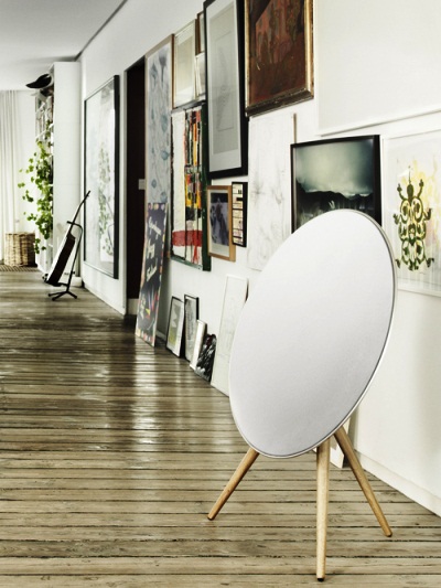 Bang & Olufsen explora nuevos horizontes de diseño de la mano de Pal Zileri y HOSOO en una exposición en Milán