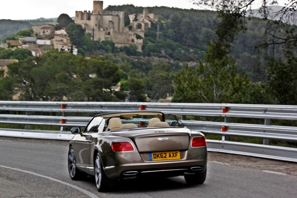Bentley Continental GTC - Fotografia: luxurynews