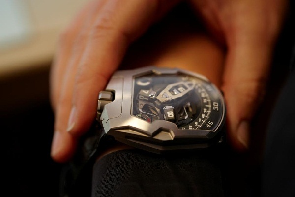 URWERK UR-210