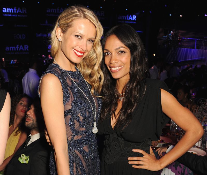 Petra Nemcova y Rosario Dawson en la gala amfar