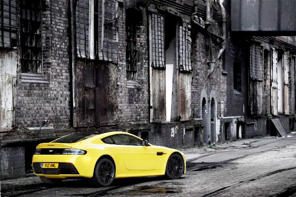 Aston Martin Vantage V12 S