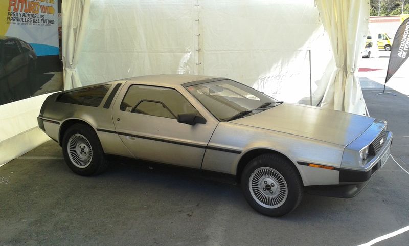 ¡Regreso al Futuro en Espíritu de Montjuïc! el DeLorean de Marty McFly - espiritu de montjuic - fotografia: www.luxury360.es