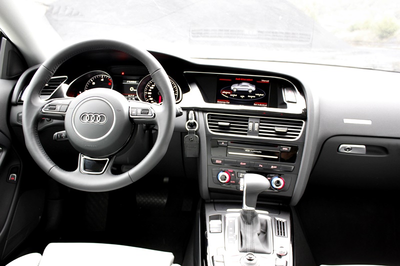 cuadro de mandos Audi A5 3.0 TDI Multitronic S-Line - fotografia: www.luxury360.es