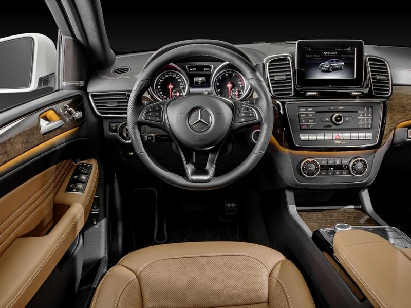 Mercedes-Benz GLE 450 AMG - interior