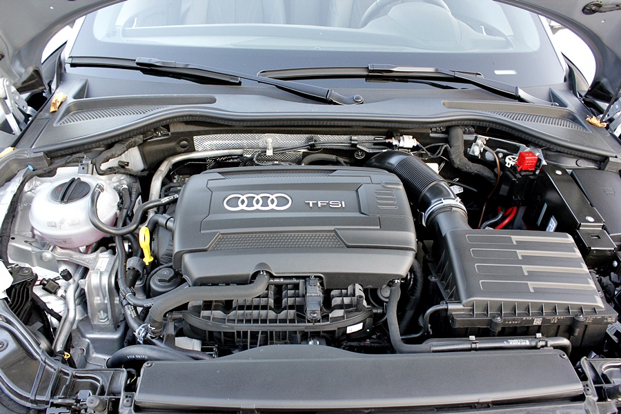 Motor Audi TT roadster - foto: www.luxury360.es