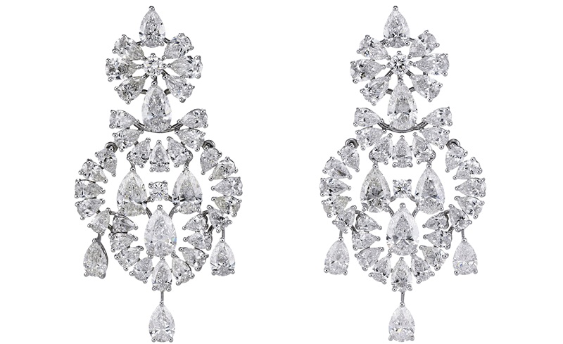 Pendientes de oro blanco de 18 ct engastados de diamantes talla pera (17cts) y diamantes. Ref. 849689-1001