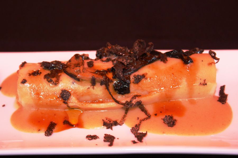 Mini canelón de rustido con trufa del perigord - Billy Baroja - Restaurante Opium Barcelona