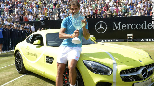 Rafa Nadal y su nuevo coche Mercedes-AMG GT S V8 biturbo de 510 CV