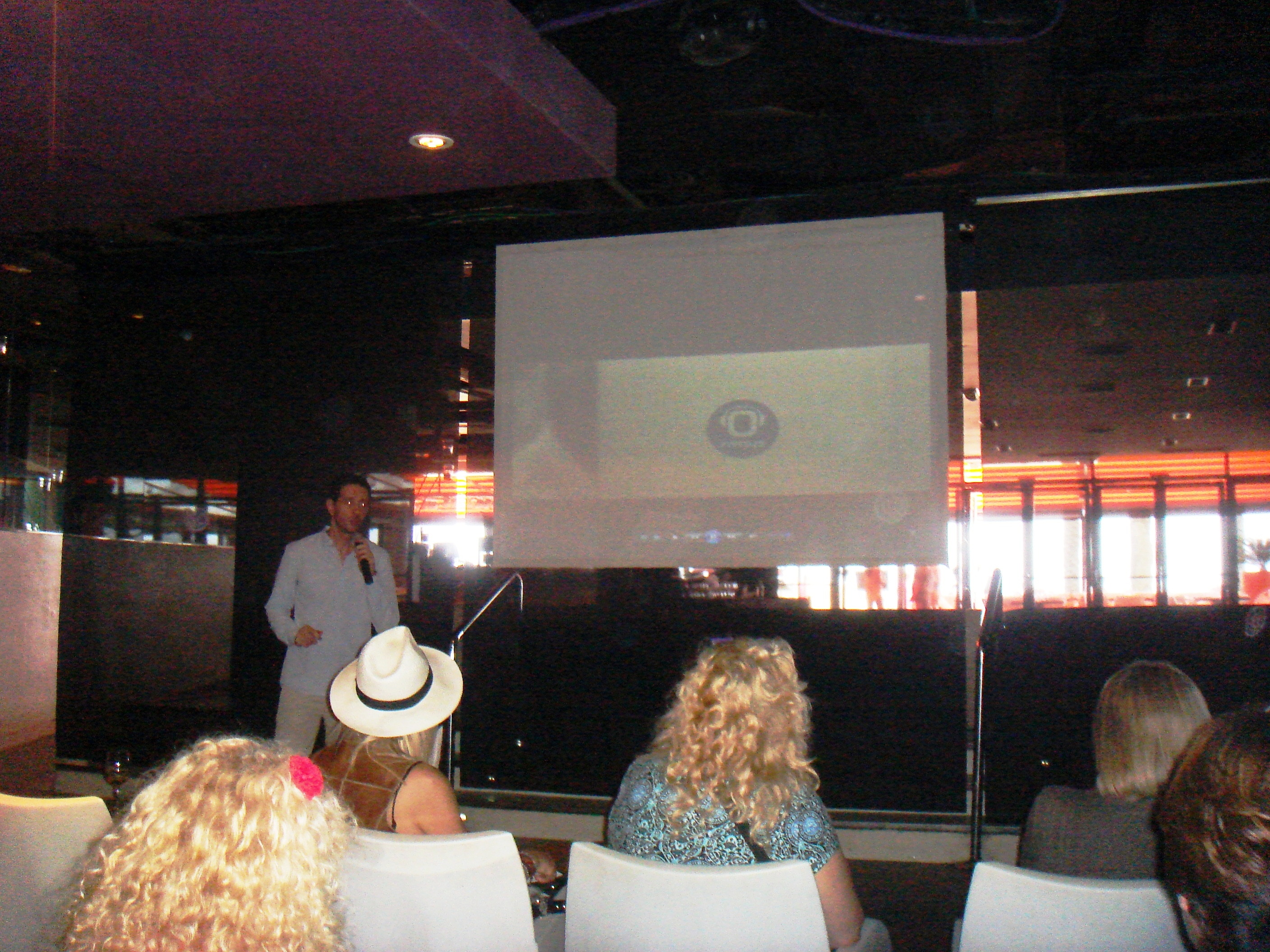 Frank Caro presentando el Festival WEDJS 2015 en Opium Mar