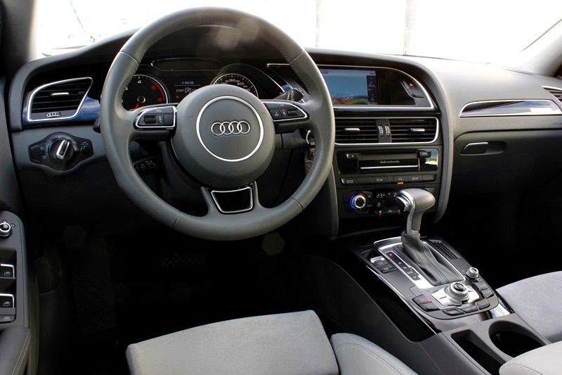 tablier Audi A4 Avant 3.0 TDI quattro S tronic - foto: www.luxury360.es