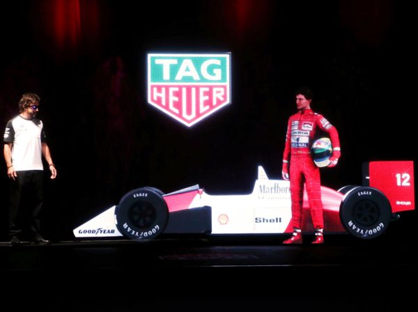 Fernando Alonso y el holograma de Ayrton Senna 