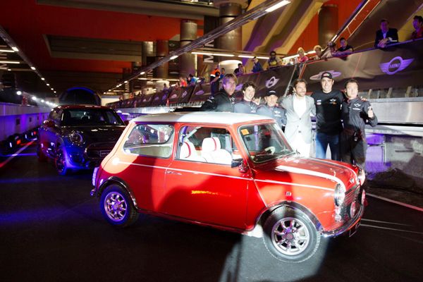 MINI convierte el metro de Madrid en un circuito de carreras