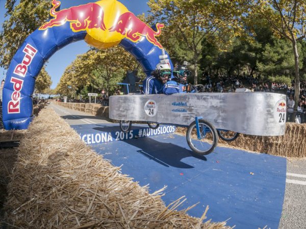 red bull autos locos barcelona 