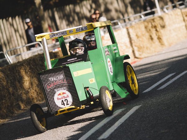 red bull autos locos barcelona 