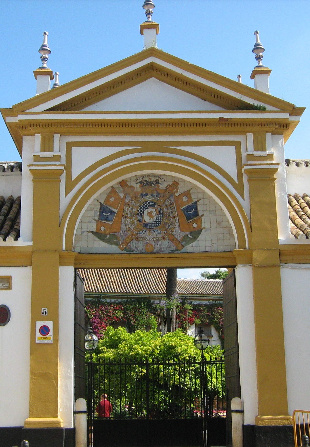 Entrada Palacio Las Dueñas