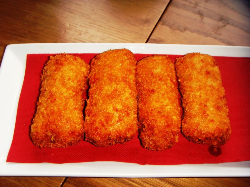 croqueta casera de pollo y jamón ibérico