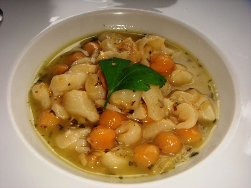 Tripas de bacalao con garbanzos