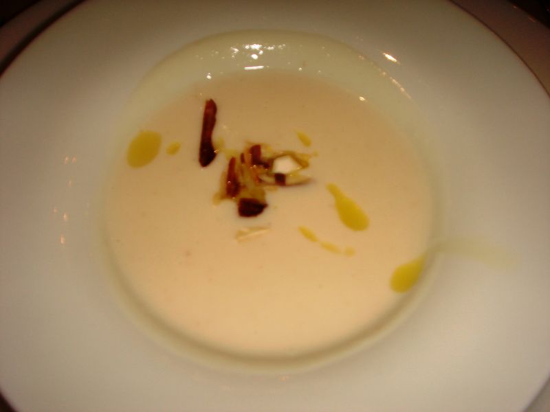 Crema de coliflor y almendras