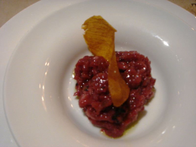 Tartar de solomillo de Toto con alcachofa de Jerusalén