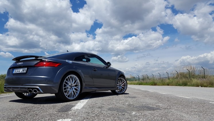 Audi TTS 2.0 TFSI quattro S-tronic