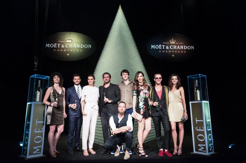 Moët & Chandon construye la pirámide de copas más alta del mundo