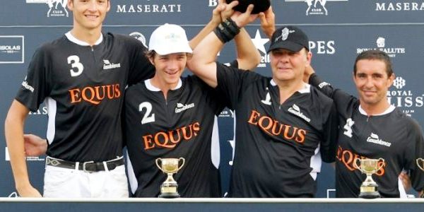 Foto campeon mediano oro - Equus: Tommy Beresford, Rocho Torreguitar, Peter Silling y Alejandro Muzzio