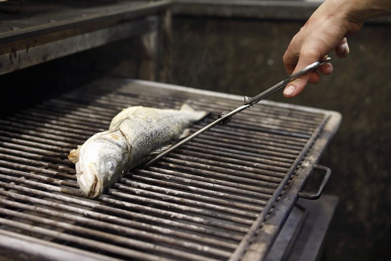 Restaurante Puerto Chico Barcelona - pescado a la brasa Josper