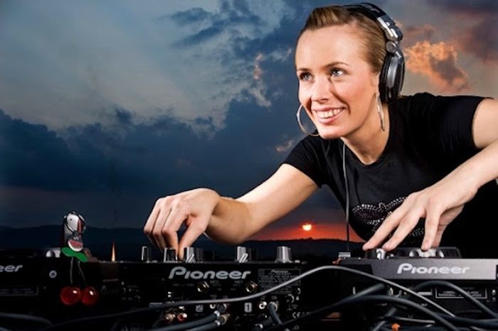 Dj Sarah Main