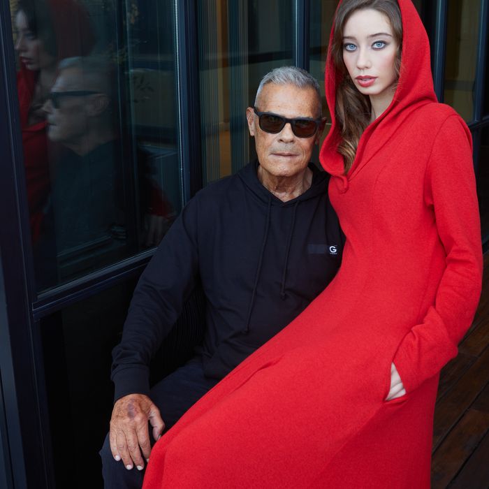 Maystar Group y Joaquín Verdú subastan la réplica de su icónico traje rojo