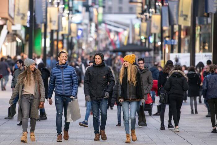 Para los más trendys Andorra ofrece más de mil tiendas y comercios con las últimas tendencias y novedades para esta temporada.