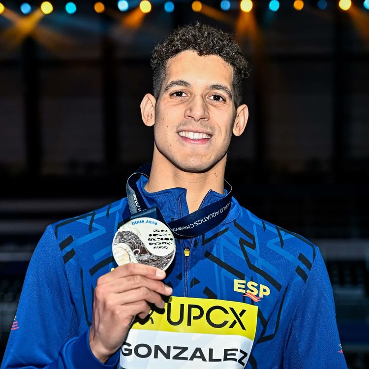 Hugo González, plata en 100 metros espalda