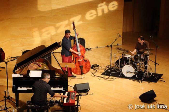 PAU VIGUER TRIO PAU VIGUER TRIO