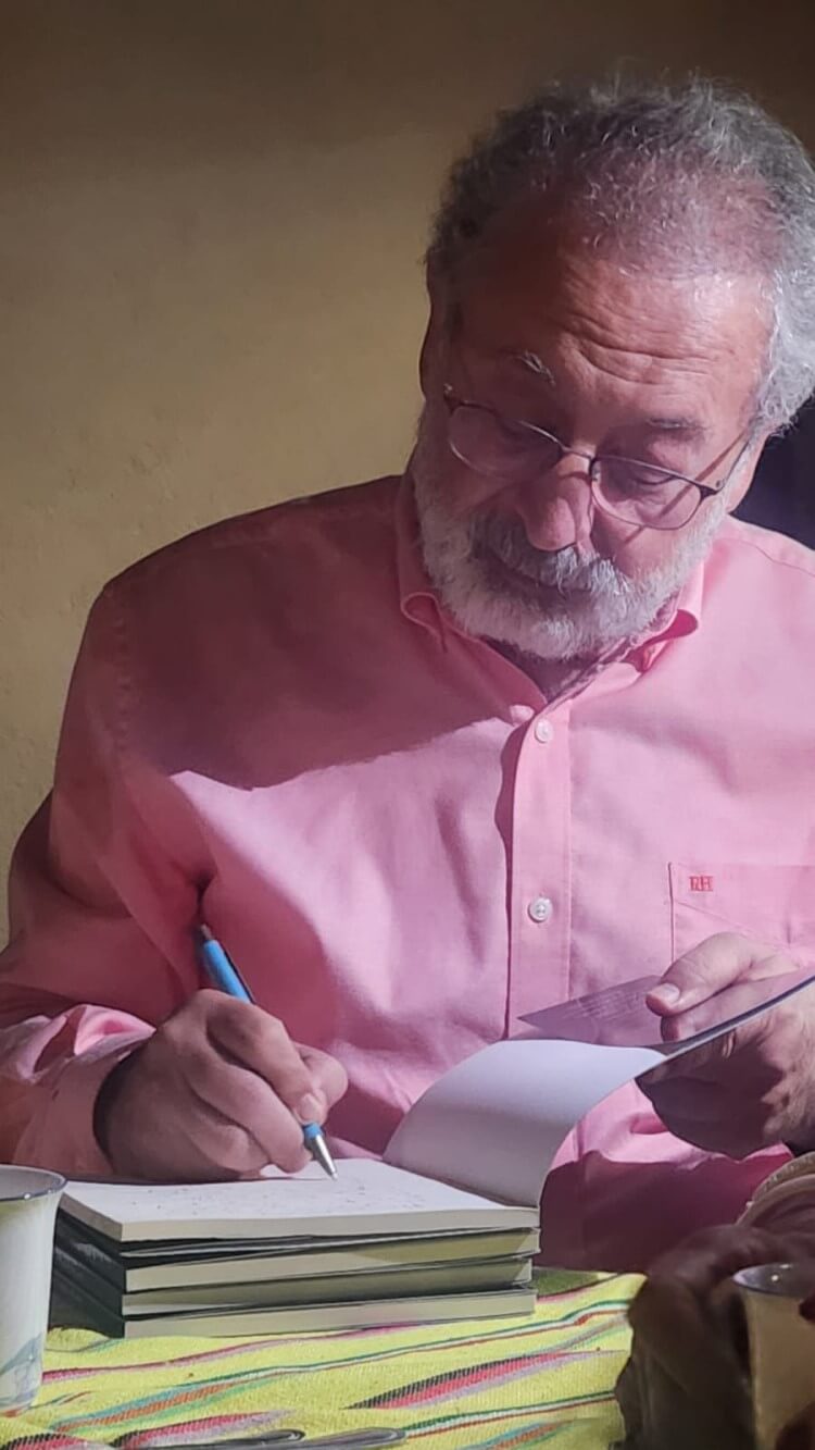 Daniel López Acuña presenta el libro "TU LLEGARÁS A MI CIUDAD VACÍA" Daniel López Acuña presenta el libro "TU LLEGARÁS A MI CIUDAD VACÍA"