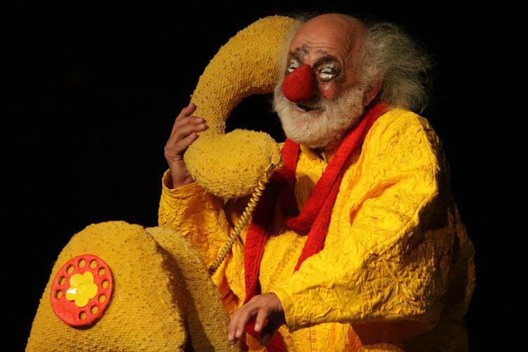 Slava_Snowshow Yellow on the telephone by Anna Bogodist