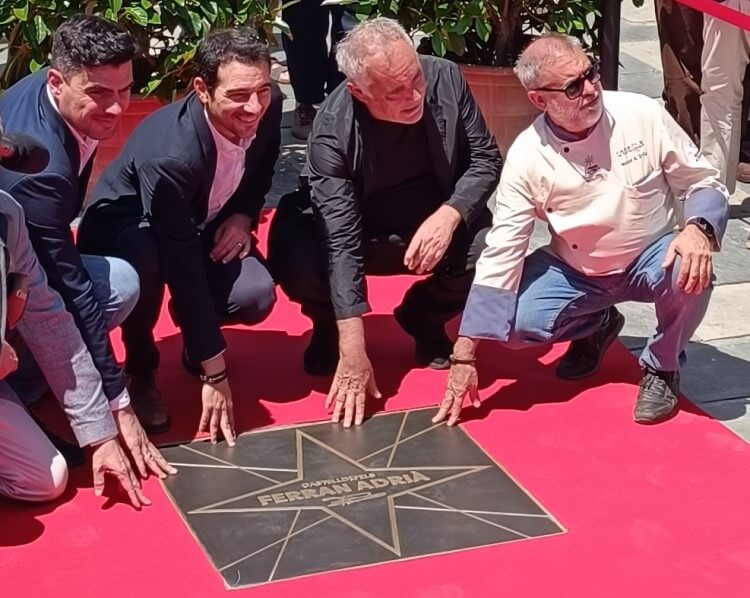 Ferran Adrià en el Paseo de las estrellas de Castelldefels Ferran Adrià en el Paseo de las estrellas de Castelldefels
