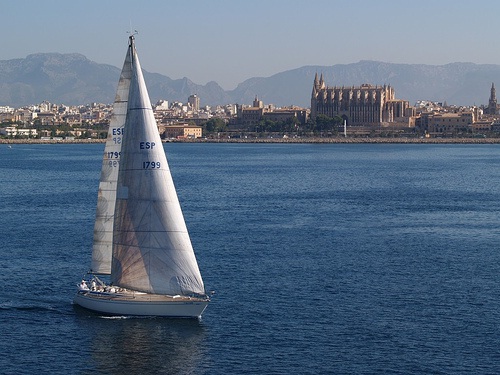 vela en la bahia de palma