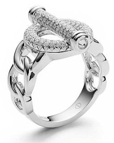 Sortija 'Sophisticated Ring' de la colección 'Phi' en oro blanco y diamantes talla brillante, Quilataje medio: RD 0,64 CT, Color H y Pureza VS  Precio: 2.450 €.