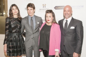 Los anfitriones de la fiesta Maite Albéniz y Eduardo Sayas junto a los top models Oriol Elcacho y Davinia Pelegrí