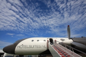 Honecker: Un original hotel-avión de lujo en una pista de aterrizaje de Holanda