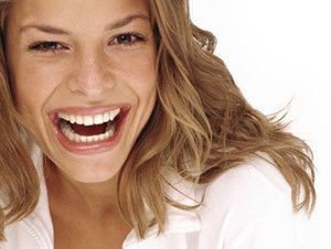 Alimentos que blanquean los dientes de manera natural. Consejos para la higiene bucal