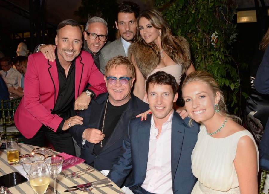 David Furnish, Patrick Cox, David Gandy, Elizabeth Hurley, Elton John, James Blunt y Sofia Wellesley
